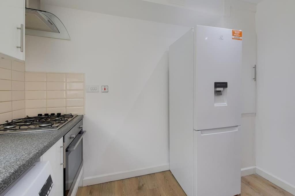 Flat 5 Mornington Crescent, 2 Bedroom, 1 Bathroom Flat Londra Esterno foto