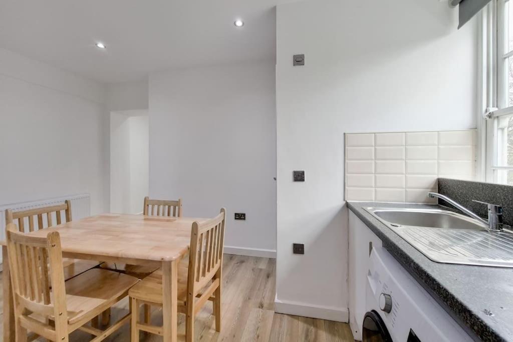 Flat 5 Mornington Crescent, 2 Bedroom, 1 Bathroom Flat Londra Esterno foto